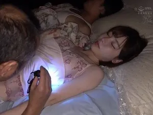 Nện nhau trên xe buýt cùng anh hói buồi to